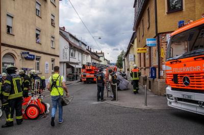 Stuttgart-Muenster: Kuechenbrand in Wohnhaus  loest Grosseinsatz aus